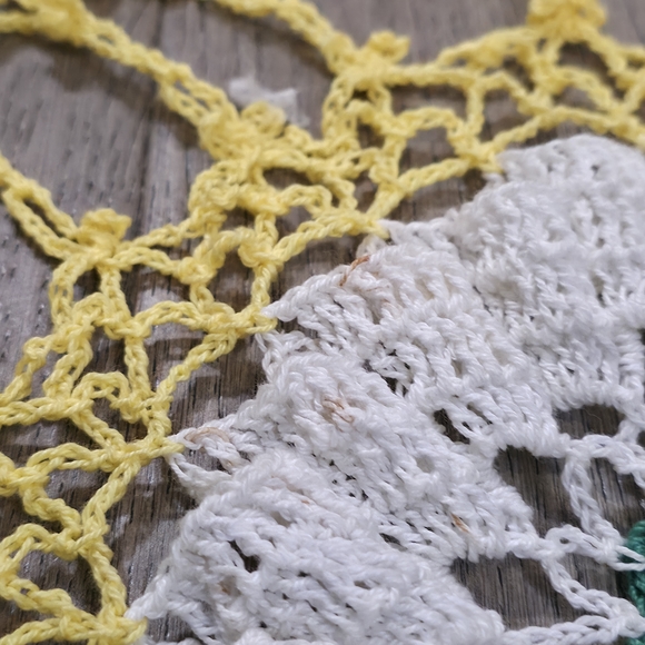 Vintage Hand Crochet Round Doily - Yellow & White Daisy Rose Floral Lace 32" - Picture 8 of 12